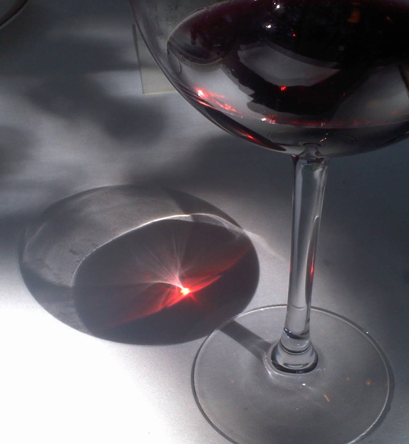 写真: ワインレッドの輝き