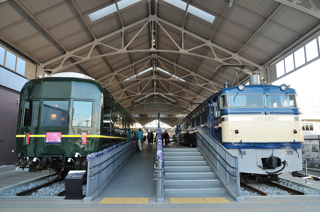 24系客車とEF60形電気機関車 トワイライトエクスプレス