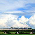 夏雲と115系電車