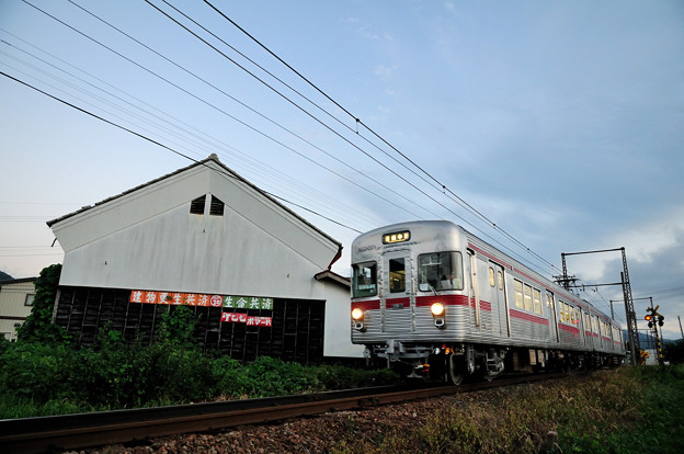 写真: 長野電鉄3500系電車