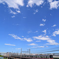 写真: 荒川橋梁を渡る京成電車
