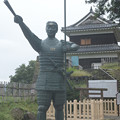 写真: 真田幸村像と西櫓
