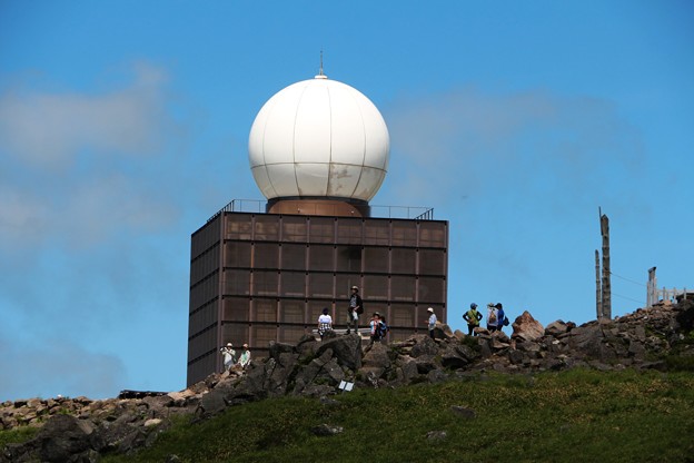 写真: 車山のシンボル・「気象レーダー観測所」