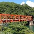 王滝川に架かる赤い橋