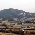 写真: 東名高速道と吉祥山