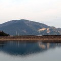 写真: 五葉湖に映る吉祥山