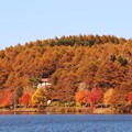 女神湖と紅葉の景観