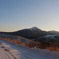 写真: 雪のビーナスラインと蓼科山