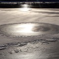 写真: 湖面の凍結