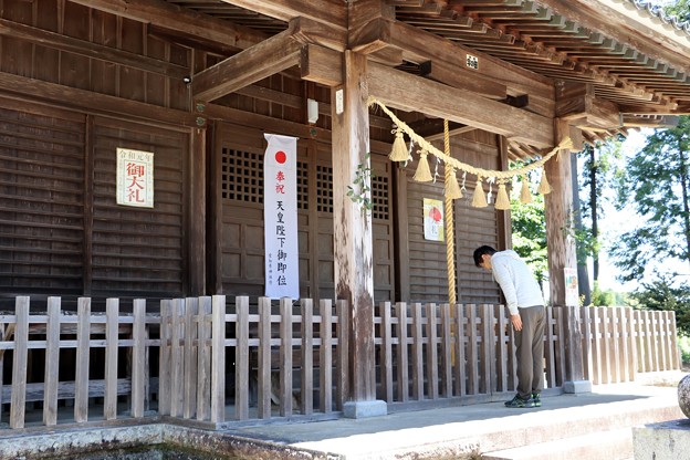 写真: 竹生神社拝殿