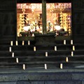 写真: 拝殿写経燈籠