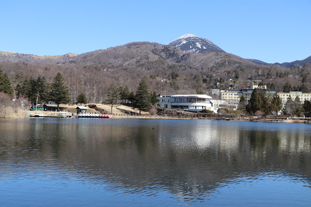 写真: 諏訪富士(蓼科山)と蓼科湖