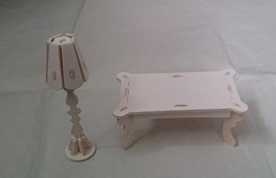 写真: ウッドクラフトプリンセス テーブルとライト