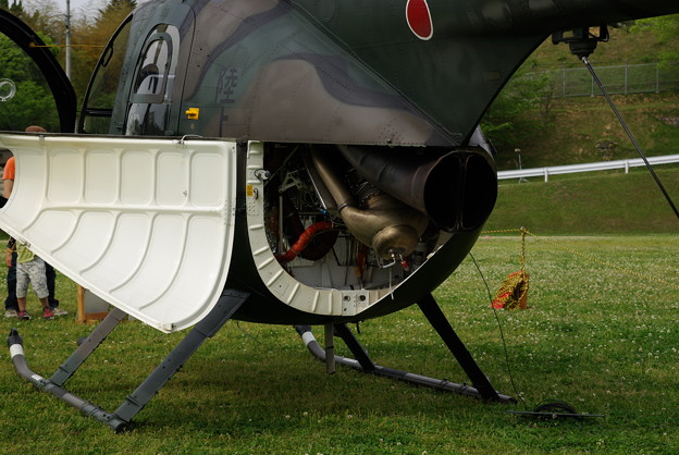写真: OH-6D・エンジン