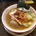 写真: 福島市の自家製麺くをんさんで追いガツオ中華そば 高級感あふれる味わい