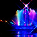 写真: 虹色の噴水