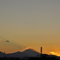 写真: 1月17日、日没直後の富士山