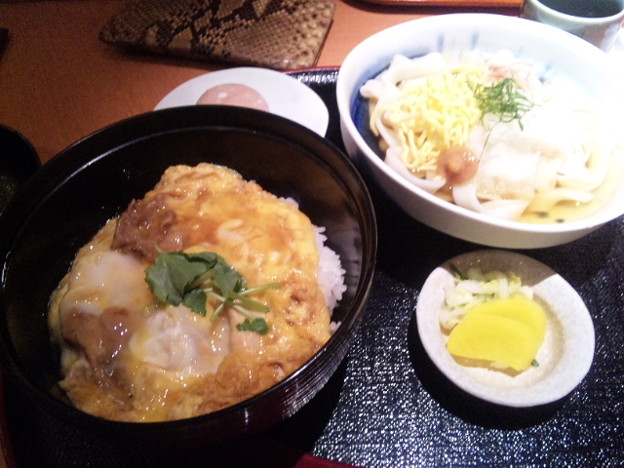 写真: とり五鉄。親子丼＆きしめん。もちろん名古屋コーチン！ 堪能した〜。