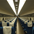 写真: 乗客ゼロの東海道新幹線
