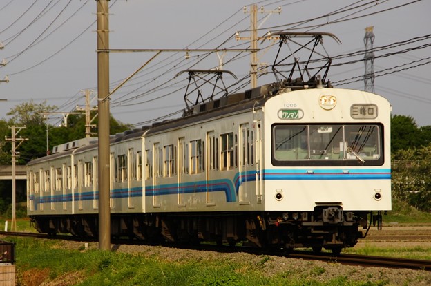 写真: のどかな関東平野を走る旧国鉄101系