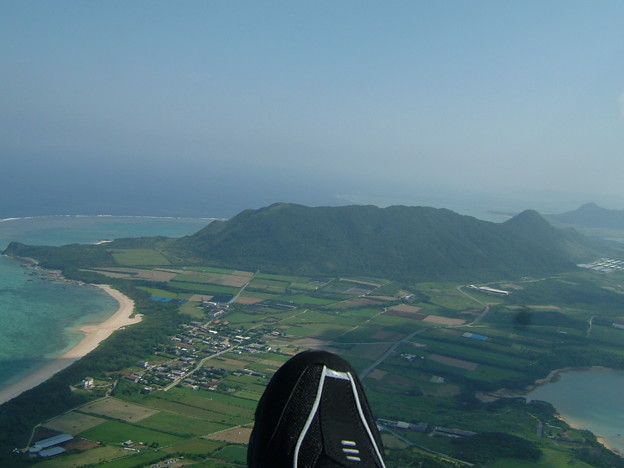 写真: 06.Flying with paraglider