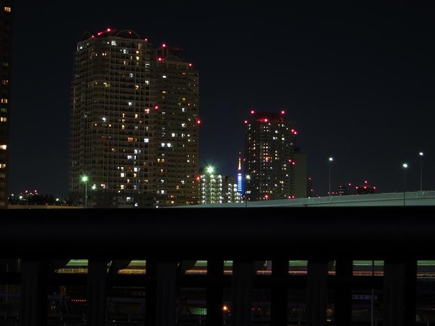 台場の夜景と「なでしこブルー」な東京タワー