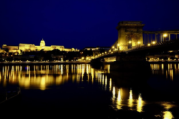 写真: 濃紺の空-Budapest, Hungary