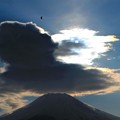 写真: 雲と太陽と富士山