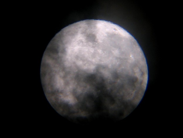 写真: ２００８年、中秋の名月（おぼろ月）