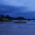日没後のメコン川