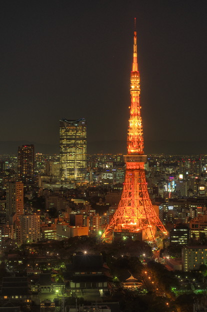 写真: 東京タワーと六本木ヒルズ