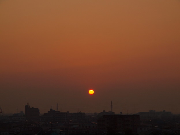 写真: 猛暑日の朝日