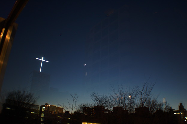 写真: 三日月に十字架