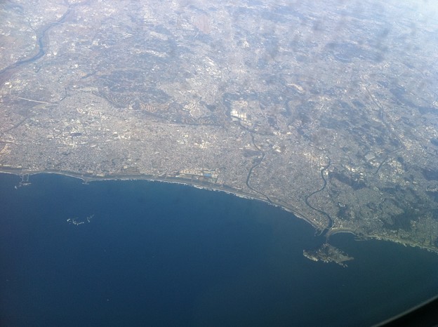 Photos: 空から見た江ノ島と湘南