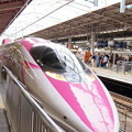 写真: ハローキティ新幹線