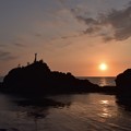 写真: 弁天岩と夕焼け