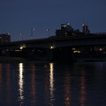 写真: 夜の橋