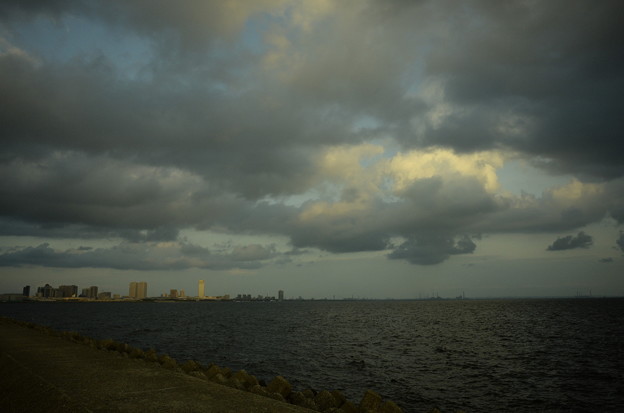 写真: 新都心にかかる雲
