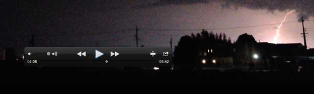 QuickTimeをフルスクリーンにして、雷の映像から写真を切り出し
