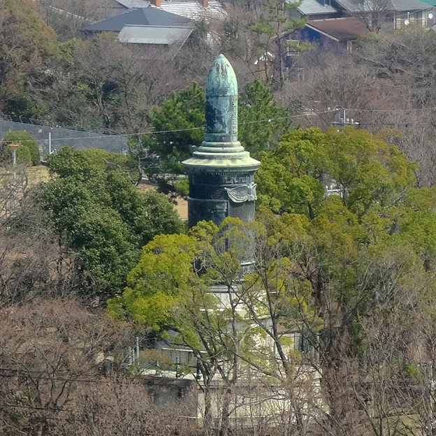 東山給水塔の一般公開 No - 054：展望階から見た景色（日泰寺の慰霊碑）