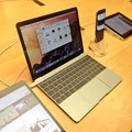写真: 新しいMacBook 12インチ（たぶんシルバーモデル？）
