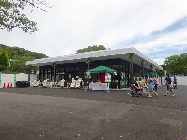 写真: 東山動植物園（2015年9月）No - 36：新たにオープンした商業施設「ZOOASIS（ゾアシス）」