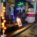 写真: 地下鉄「名古屋港」駅前の喫茶店に、大きなスノーマン！ - 1