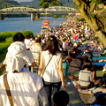 日本ライン納涼花火大会 2016 No - 37：沢山の人で賑わう木曽川沿い
