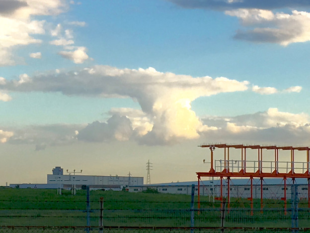 遠くに見えたキノコ型の雲（小針公園） - 2