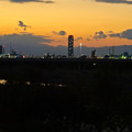 写真: 庄内川沿いから見た、夕暮れ時のザ・シーン城北 - 1
