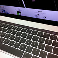 新MacBook Pro 15インチ Touch Bar搭載モデル - 2：USキーボードとTouch Bar