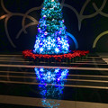 写真: ルーセントタワー内のクリスマス・イルミネーション 2017 No - 8：反射するクリスマスツリー