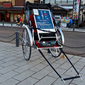 写真: 犬山城下町：待機中の「お笑い人力車」の人力車 - 2