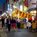 写真: 大須赤門ニッパチ祭 2018年4月 No - 22：大勢の人で賑わう赤門通り